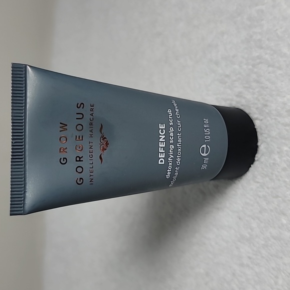 A lot of beauty products! - Picture 4 of 10